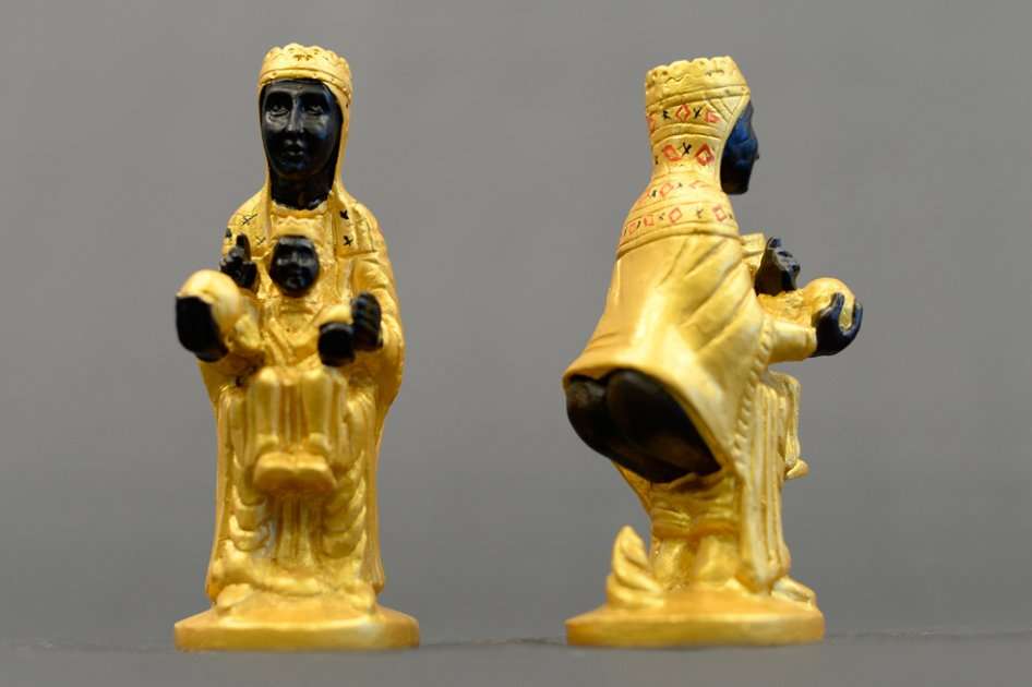 Virgen defecando causa revuelo en España.