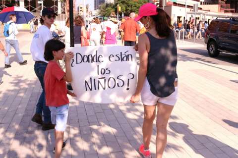 Demócratas exigen a Trump detener "política inhumana" de separación familiar