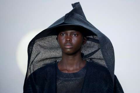 Abrigos ligeros, accesorios de lujo y más de la Semana de la moda de París