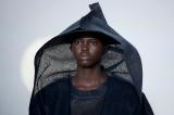 Abrigos ligeros, accesorios de lujo y más de la Semana de la moda de París