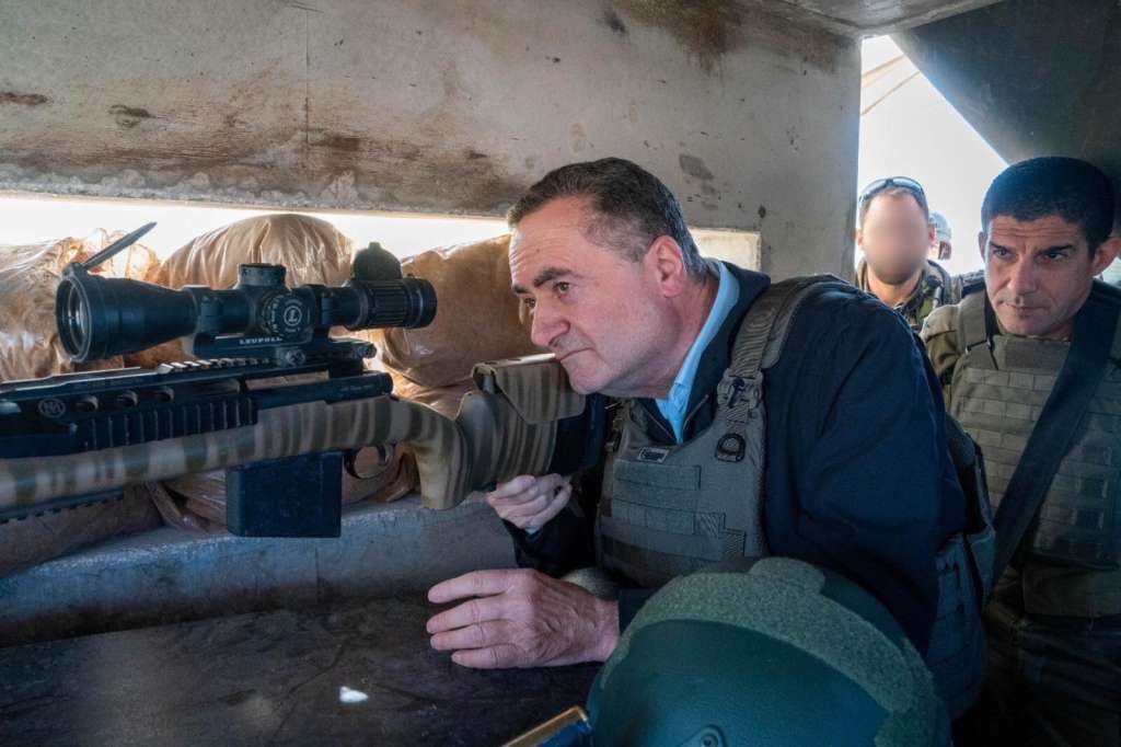 JERUSALÉN, 02/02/2025.- El ministro de Defensa israelí, Israel Katz, visitó este domingo a las tropas apostadas en el sur de Líbano, dónde lanzó una advertencia al grupo chií Hizbulá, al asegurar que pagará "un precio muy alto" si dispara drones contra territorio de Israel. EFE/Ministerio de Defensa de Israel/Shira Keinan -SOLO USO EDITORIAL/SOLO DISPONIBLE PARA ILUSTRAR LA NOTICIA QUE ACOMPAÑA (CRÉDITO OBLIGATORIO)-