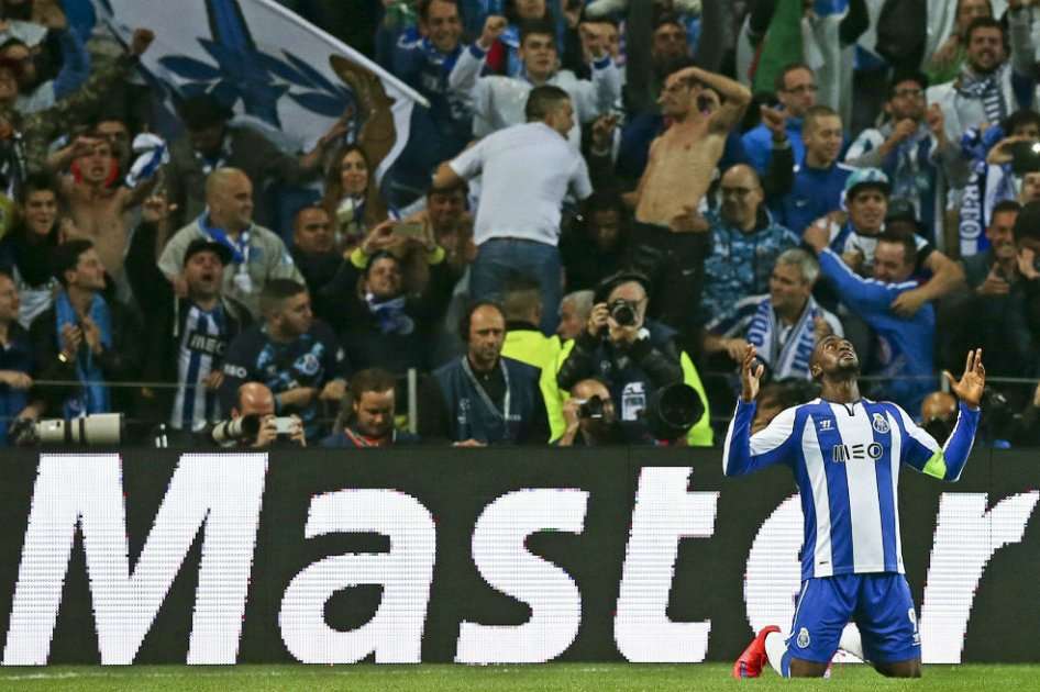 Jackson Martínez celebra el tercer gol del Porto en la victoria 3-1 sobre el Bayern Múnich. Foto: AFP