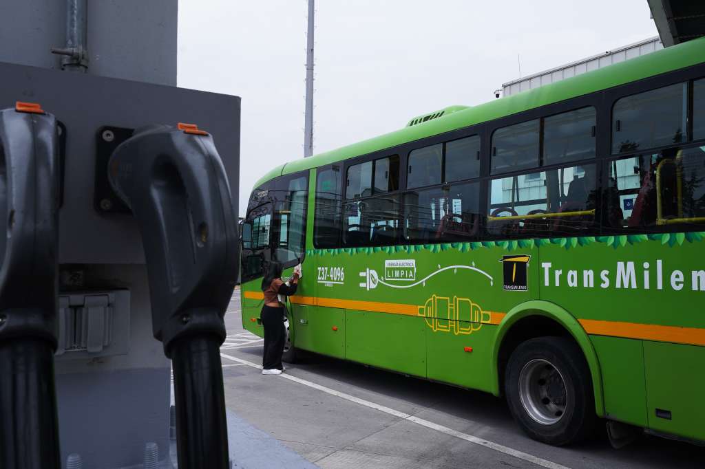 La movilidad eléctrica en Bogotá entra en una nueva fase: asegurar la energía