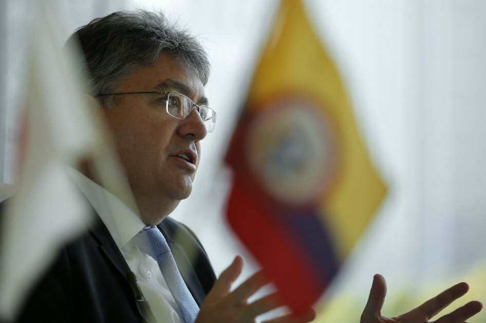 John Jairo Cárdenas, representante del Partido de la U, nuevo presidente de la Comisión de Acusaciones jurando ante Ricardo Ferro, presidente saliente. / Cámara de Representantes Twitter