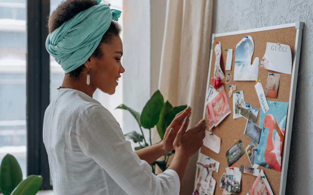 ¿Sabe que un mapa de sueños puede ser su mejor aliado para cumplir sus metas? Conozca cómo crear su propio vision board 2025.