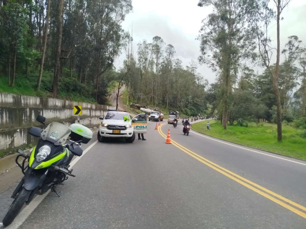 Paso intermitente en la Vía al Llano tras accidente en Chipaque