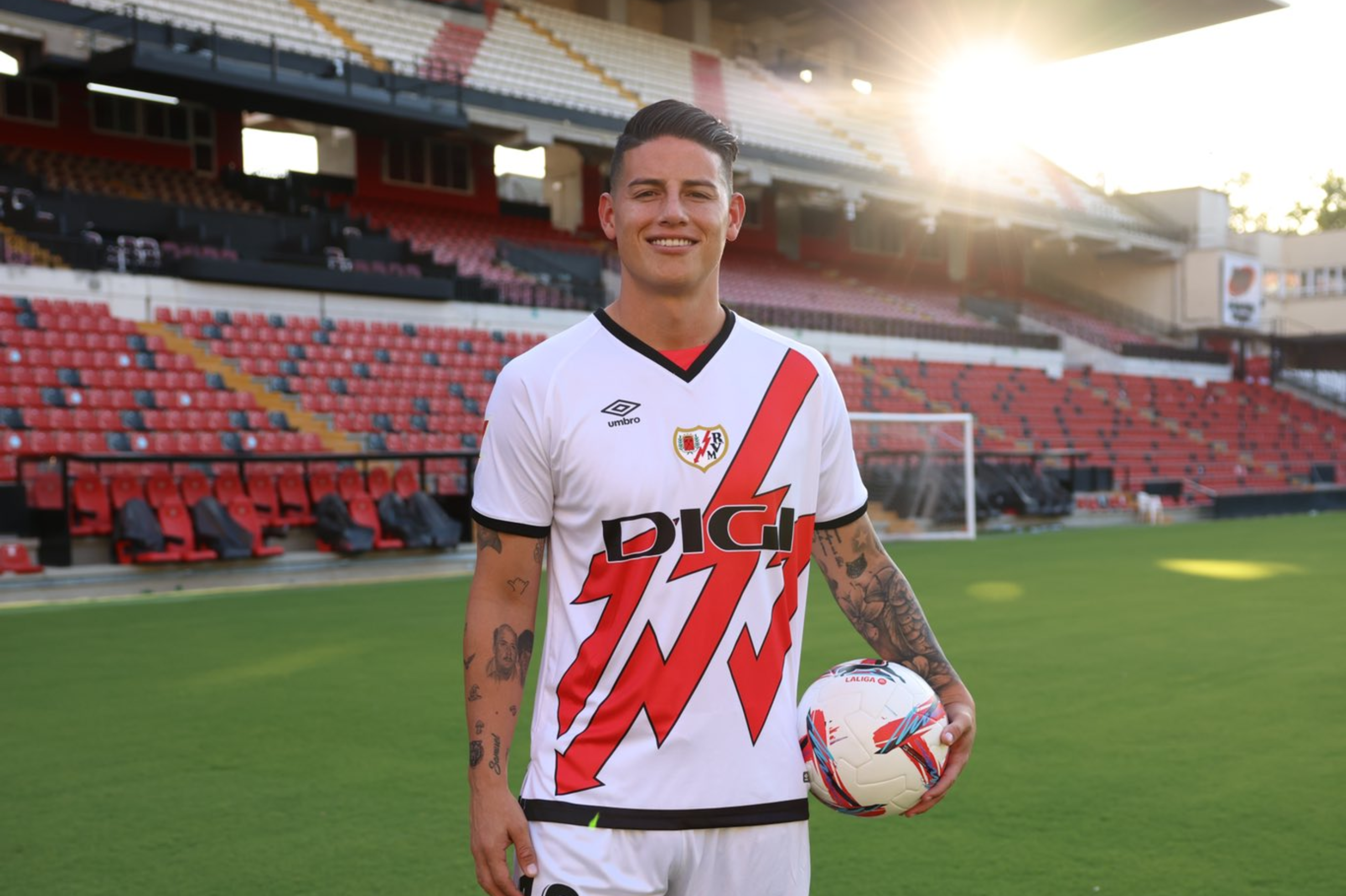 Así fue la primera vez de James Rodríguez con la camiseta de Rayo Vallecano.