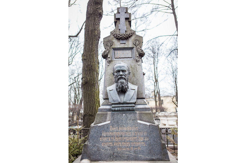 Tumba de Fiódor Dostoievski, ubicada en San Petersburgo, ciudad donde falleció el 9 de febrero de 1881. / Getty Images