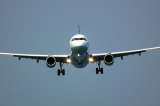 La industria de aviones promete frenar su impacto ambiental (pero se opone a reducir los vuelos)
