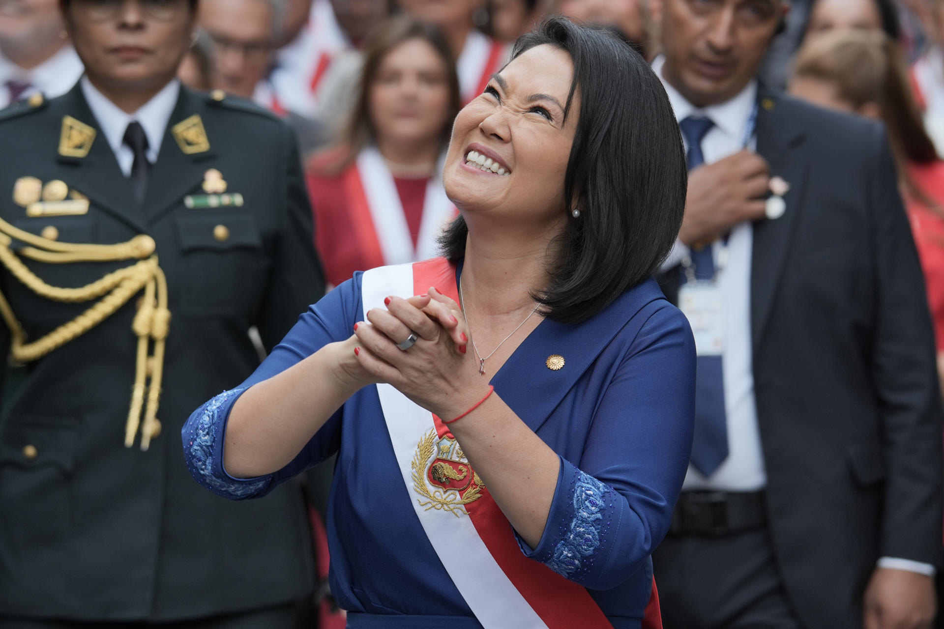 AME3598.LIMA (PERÚ), 28/07/2026.- La presidenta de Perú, Keiko Fujimori, reacciona tras su posesión este martes, en Lima (Perú). EFE/ John Reyes Mejía