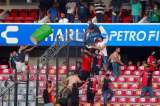 La violencia tiene al fútbol contra la pared