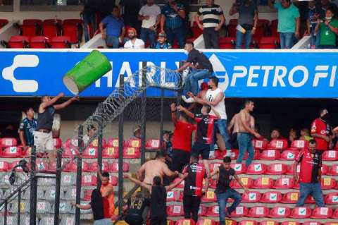 La violencia tiene al fútbol contra la pared