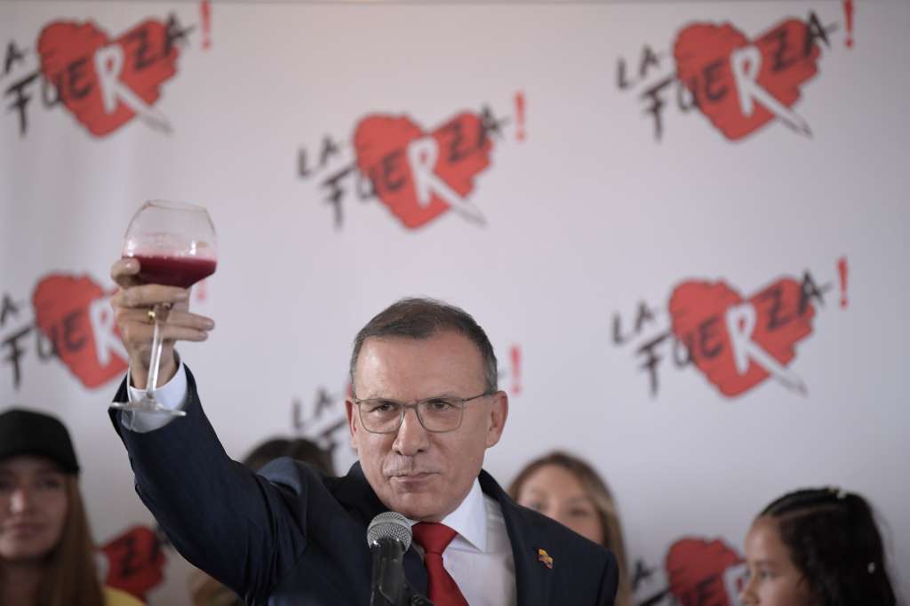 Exsenador y exembajador de Colombia en Reino Unido, durante el lanzamiento de su candidatura presidencial para el 2026, por su partido Fuerza de la Paz.