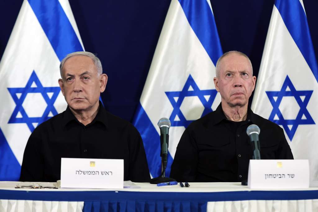 Tel Aviv (Israel), 28/10/2023.- (FILE) - Israel's Prime Minister Benjamin Netanyahu (L) and Defense Minister Yoav Gallant (R) address a press conference at Kirya military base in Tel Aviv, Israel, 28 October 2023 (reissued 21 November 2024). Judges at the International Criminal Court (ICC) have issued arrest warrants for Benjamin Netanyahu and Yoav Gallant, as well as Hamas military commander Mohammed Deif over alleged war crimes and crimes against humanity during the war between Israel and Hamas. EFE/EPA/ABIR SULTAN / POOL
