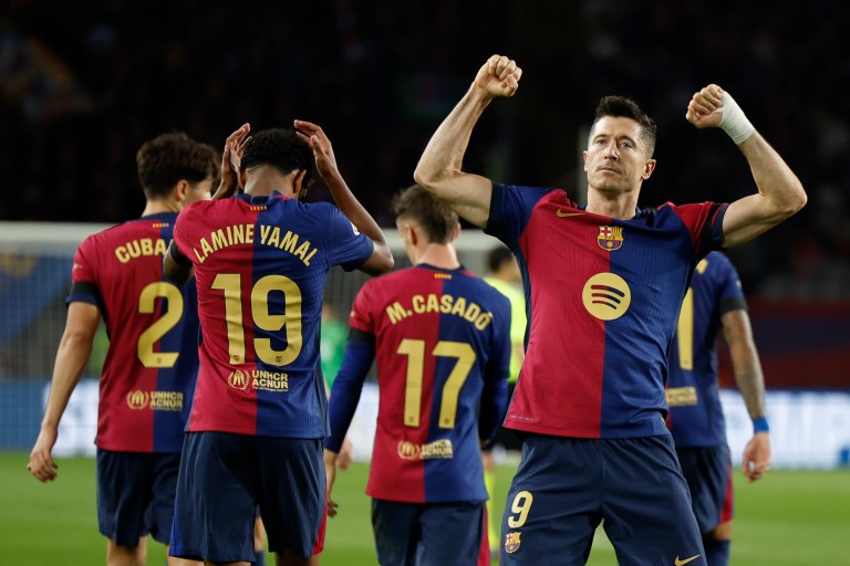 Barcelona goleó al Sevilla y llega fortalecido al clásico contra el Real Madrid