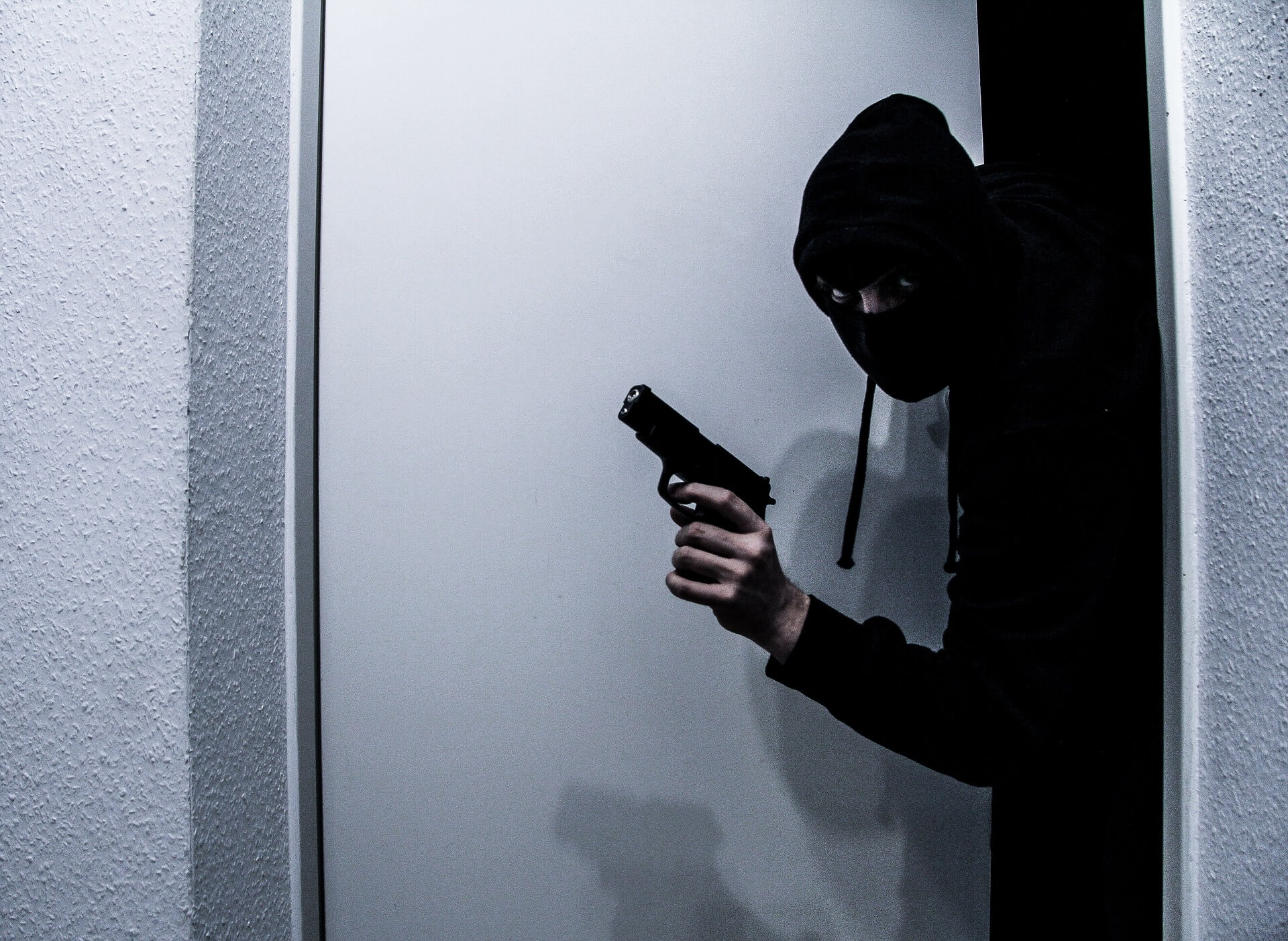 En 5.358 de los 9.459 hurtos a viviendas reportados en 2019, los ladrones aprovecharon un descuido de los residentes y se metieron a las casas usando diferentes herramientas. / Pixabay.