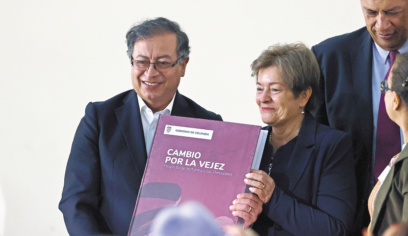 La reforma incluye la protección a mayores de 60 años (mujeres) y 65 años "hombres", que se encuentren en condiciones de extrema pobreza y vulnerabilidad.