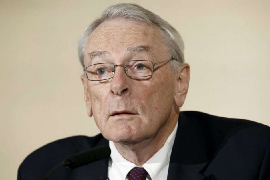 Presidente de la Comisión Independiente de la Agencia Mundial Antidopaje (AMA), Richard Pound, presenta un informe elaborado por la Comisión en Ginebra. Foto: EFE