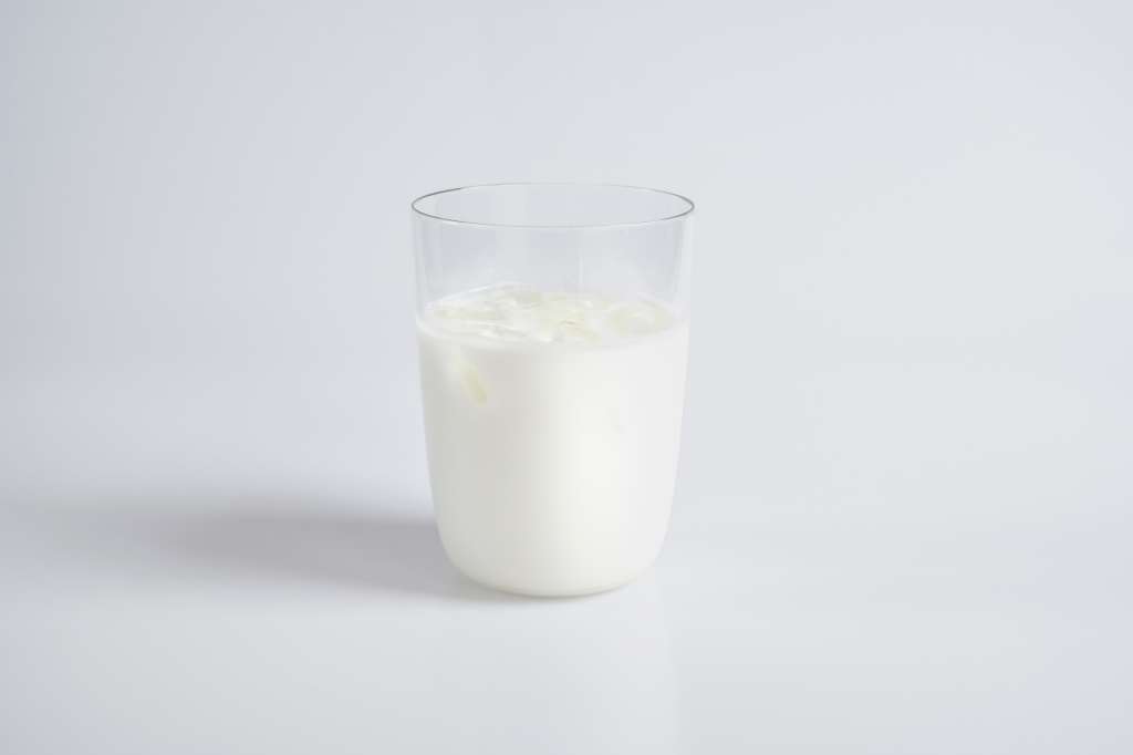 kumis, leche