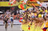 El Tour de Francia empezó en serio: Adam Yates le ganó a su hermano la primera etapa