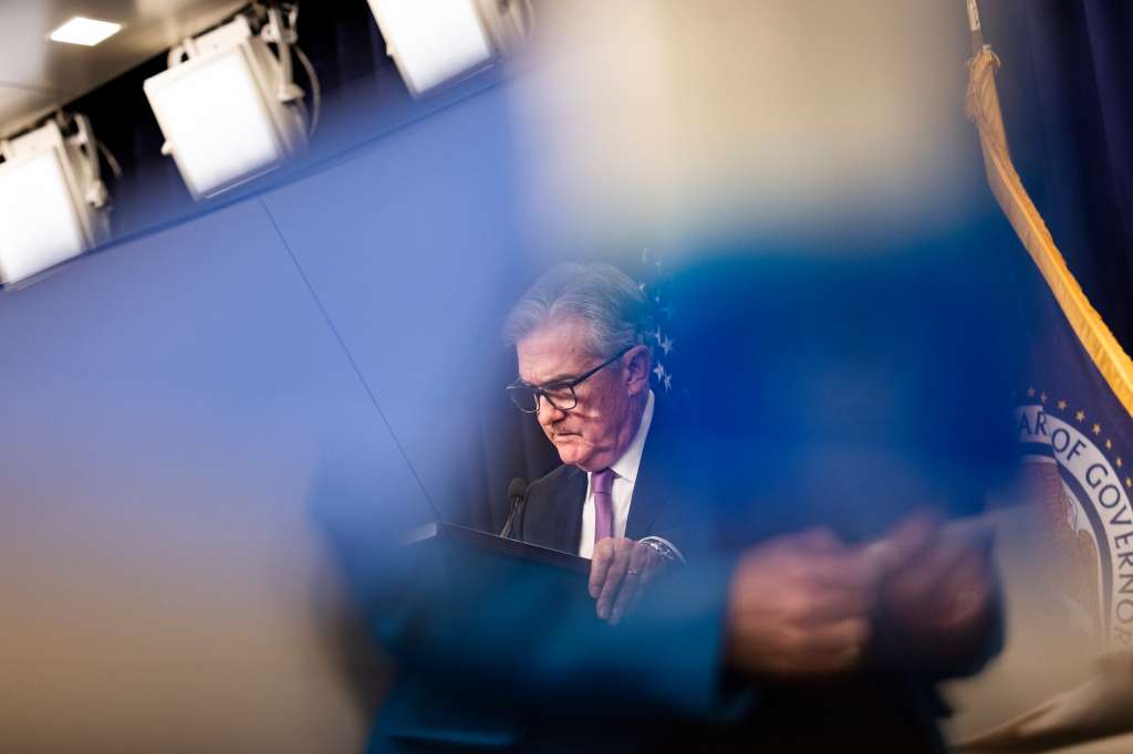 Washington (United States), 27/07/2022.- Federal Reserve Board Chairman Jerome Powell is seen in a reflection as he holds a news conference after the Fed decided to once again raise interest rates by three-quarters of a percentage point at the William McChesney Martin Jr. Building in Washington, DC, USA, 27 July 2022. The Fed hopes to temper inflation rates, which have reached their highest levels in 40 years. (Estados Unidos, Roma) EFE/EPA/JIM LO SCALZO