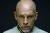 Actor John Malkovich salva a persona que se desangraba