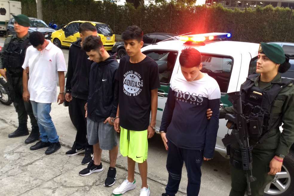 Los capturados son señalados de ejercer actividades de tráfico de estupefacientes y homicidios selectivos para el grupo criminal La Oficina. / Policía Metropolitana del Valle de Aburrá