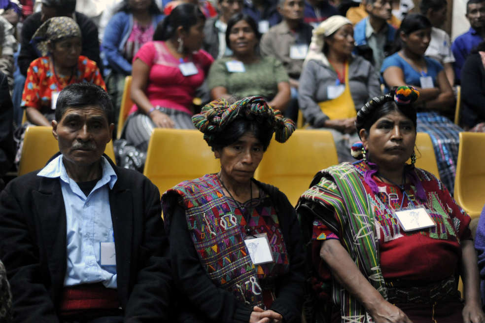 Familiares de las víctimas de la guerra civil en Guatemala acuden a declarar en el histórico juicio que comenzó esta semana. / AFP