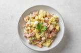 ¿Con ganas de ensalada rusa? Aquí te enseñamos a hacerla