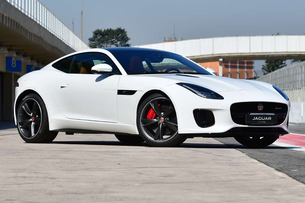El sistema de enfriamiento del motor, explica Jaguar, funciona a través de una bomba eléctrica de refrigeración, logrando mejor rendimiento y menos consumo de combustible. / Jaguar