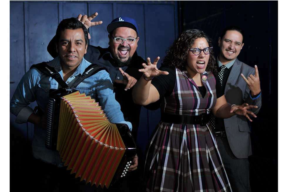 El primer trabajo discográfico del cuarteto La Santa Cecilia se llamó ‘Noche y cita’. / Cristian Garavito