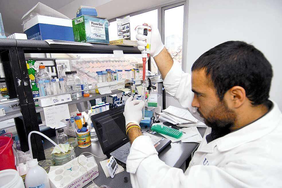 Se espera que 27 departamentos del país cuenten con 88 laboratorios preparados para la pandemia de coronavirus y para otras patologías como Dengue, Malaria, Chikunguña. / Luis Ángel - El Espectador