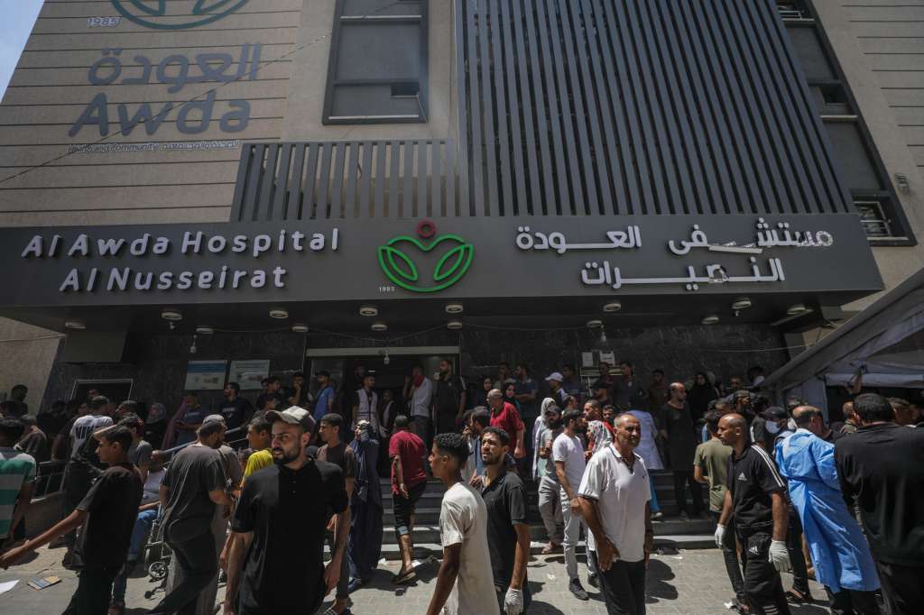 Al Nusairat (---), 08/06/2024.- Palestinians at Al Awda hospital during an Israeli military operation in Al Nusairat refugee camp in the central Gaza Strip 08 June 2024. More than 36,000 Palestinians and over 1,400 Israelis have been killed, according to the Palestinian Health Ministry and the Israel Defense Forces (IDF), since Hamas militants launched an attack against Israel from the Gaza Strip on 07 October 2023, and the Israeli operations in Gaza and the West Bank which followed it. EFE/EPA/MOHAMMED SABER