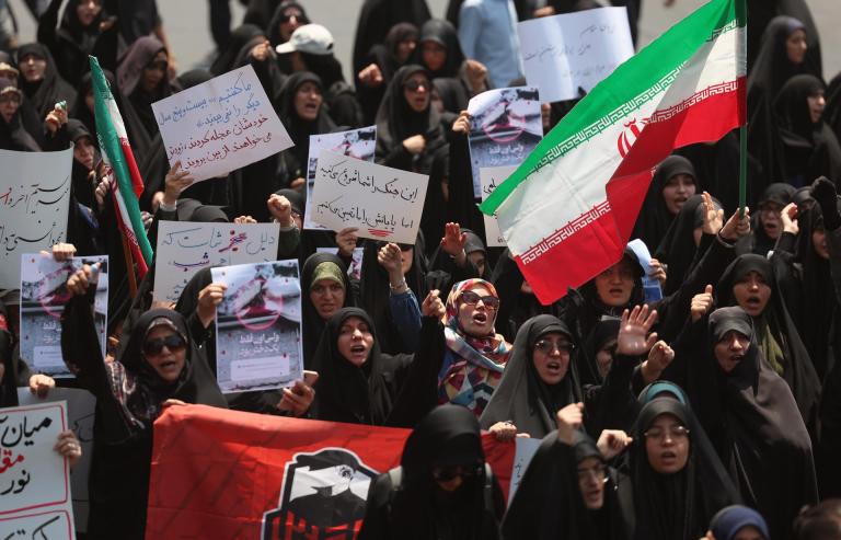 La república islámica, entre la espada y la pared: así está Irán hoy