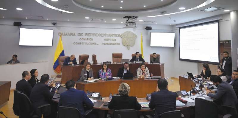 La Comisión Séptima de la Cámara tiene 21 integrantes. El Gobierno necesita que 12 de ellos voten a favor. / Mauricio Alvarado