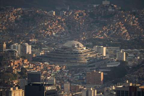¿Qué pasa en El Helicoide? Vacían la temida cárcel de Venezuela y trasladan a los presos
