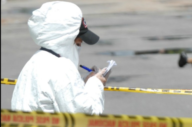 Investigan asesinato de taxista y una mujer en Santa Marta; dejaron panfleto