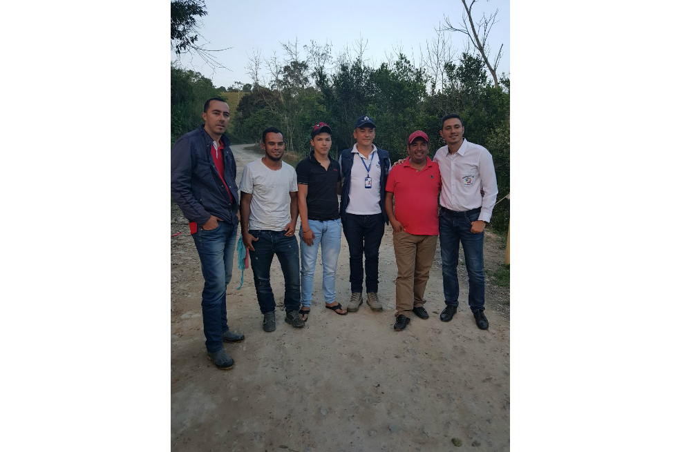 Esta es la primera imagen se las cuatro personas después de su secuestro en Teorama (Norte de Santander). / Cortesía Defensoría del Pueblo