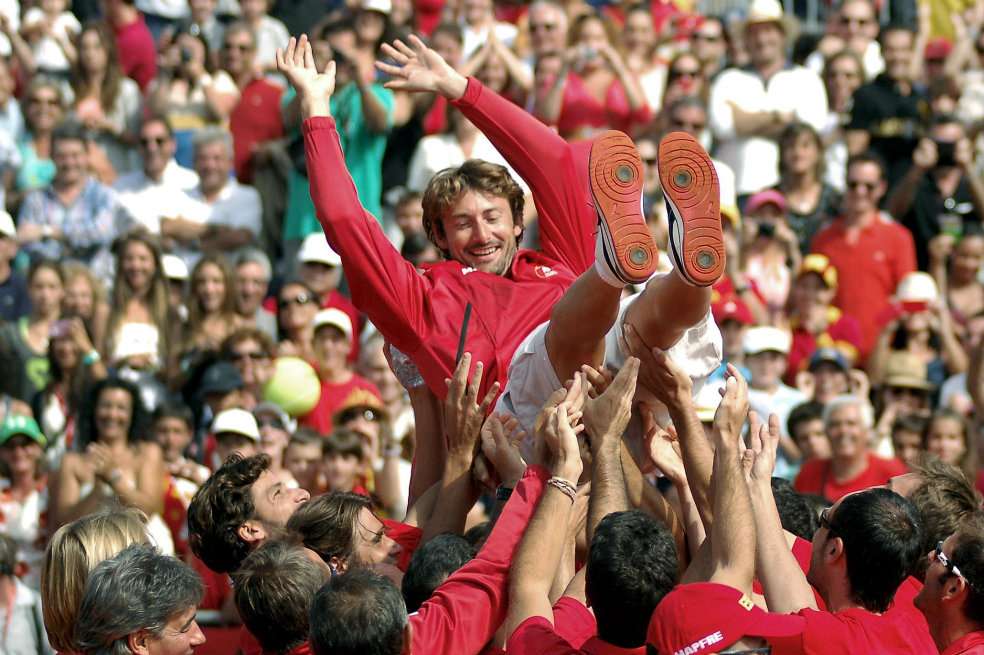 El equipo español le rindió ayer un homenaje a Juan Carlos Ferrero. / EFE