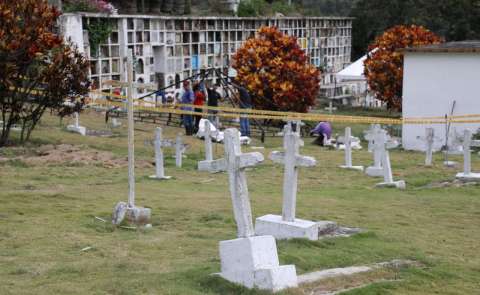 Siete cuerpos más fueron exhumados en el cementerio de Dabeiba