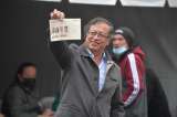 “Nunca he sacado ni un millón de votos en esas regiones”: Petro le responde a su hermano