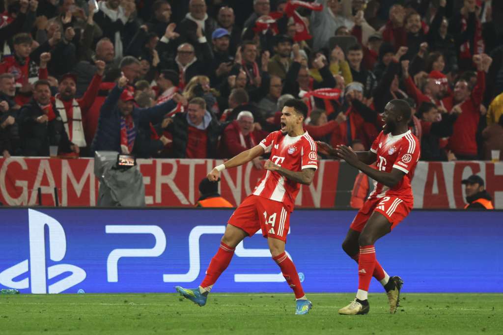 Luis Díaz celebrando su gol.