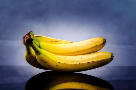 ¡Muy fácil! Prepara plátano con bocadillo y queso en la freidora de aire
