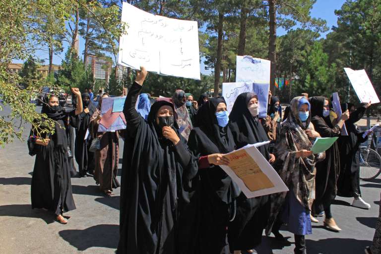 El 2 de septiembre, un grupo de mujeres salió a protestar por las calles de Herat, una ciudad al oeste de Afganistán.