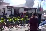Diego Cancino, concejal de Bogotá, denuncia que Policías habrían dejado que 20 jóvenes se quemaran en el CAI de San Mateo.