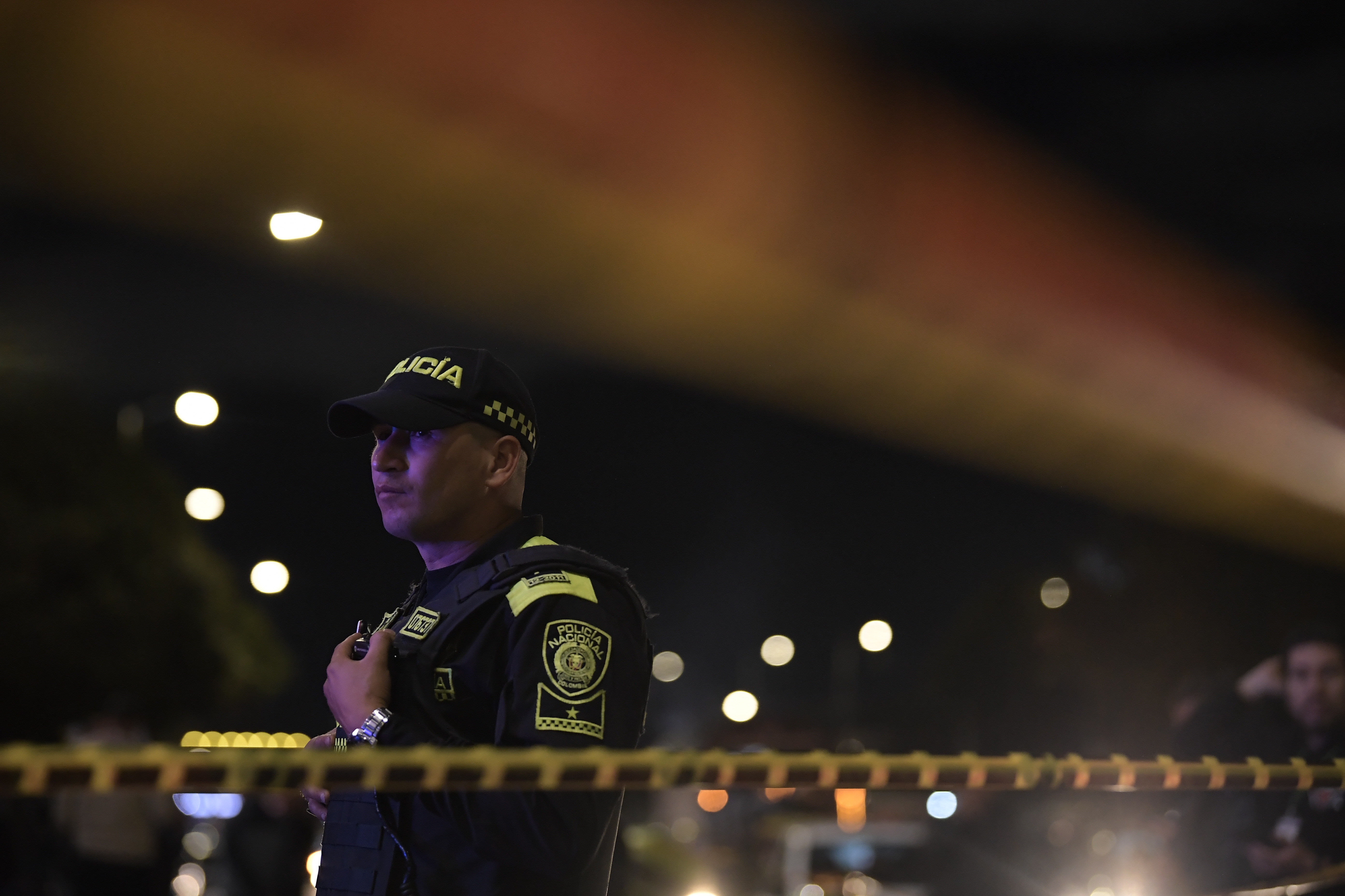 Agentes del CTI, realizan el levantamiento del cuerpo del director de la cárcel La Modelo, quién se movilizaba en un carro particular