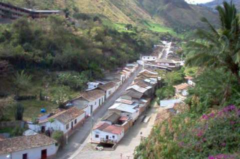 Violencia en El Carmen: tres días de ataques impiden que más de 400 niños asistan a clases