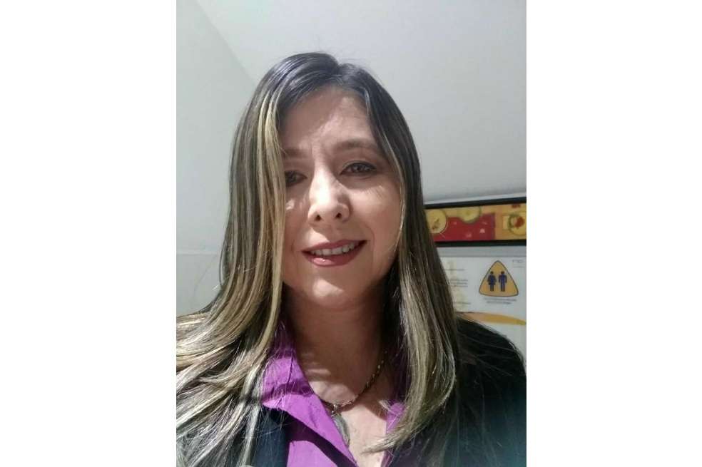 El año pasado, como el resto de sus colegas alrededor del mundo, quedó boquiabierta al ver la presentación de los resultados de un estudio conducido por la Universidad de Texas y el M.D. Anderson Cancer Center en Houston y otros 33 hospitales de 14 países. El trabajo demostró que las pacientes con cáncer de cuello uterino operadas por laparoscopia o con robot tenían un mayor riesgo de recaídas y una tasa de mortalidad mayor que aquellas operadas con la técnica tradicional de abdomen abierto. La conclusión resultó casi una herejía que a muchos les ha costado digerir. (Lea aquí más detalles sobre el estudio).