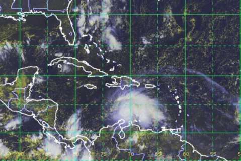 Bajan de roja a naranja la alerta en la costa Caribe por huracán Matthew