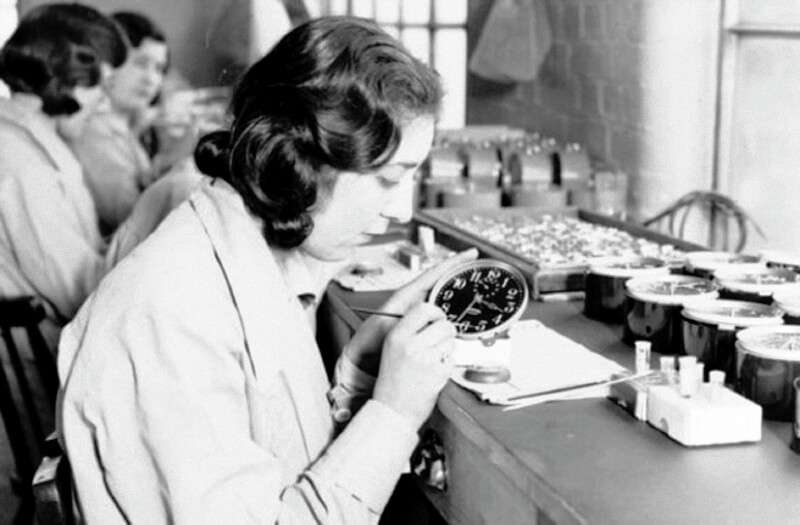 Una de las chicas del radio en la fábrica de Ingersoll en 1932. / Daily Herald Archive